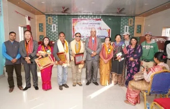 समाजसेवी कमल साहुद्वारा स्थापित " सावित्री- कमल रास्ट्रीय लोक संस्कृती पुरस्कार २०७८" द्वारा सम्मानित हुँदै पुर्णानन्द ओझा ।